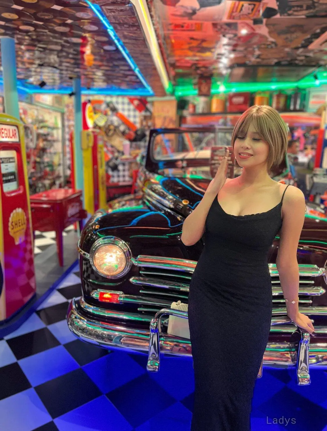 Momo, 19 years brunette escorts in Manila, height 170 sm, Weight kg