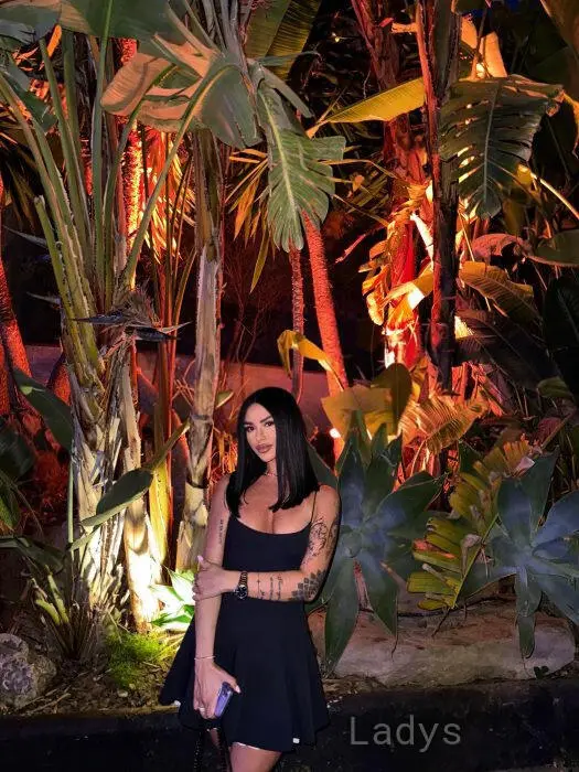 Molly, 25 years brunette escorts in Marbella, height 157 sm, Weight 52 kg