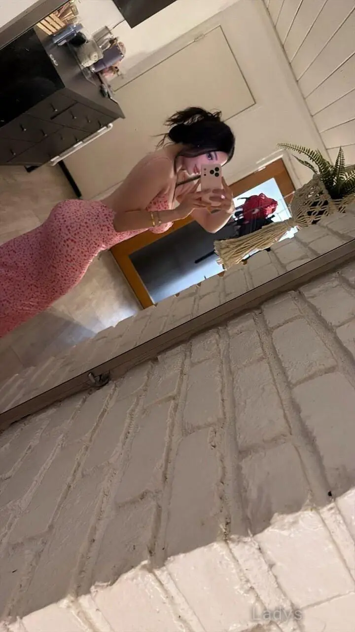 Lainey, 25 years brunette escorts in Medina, height 175 sm, Weight  kg