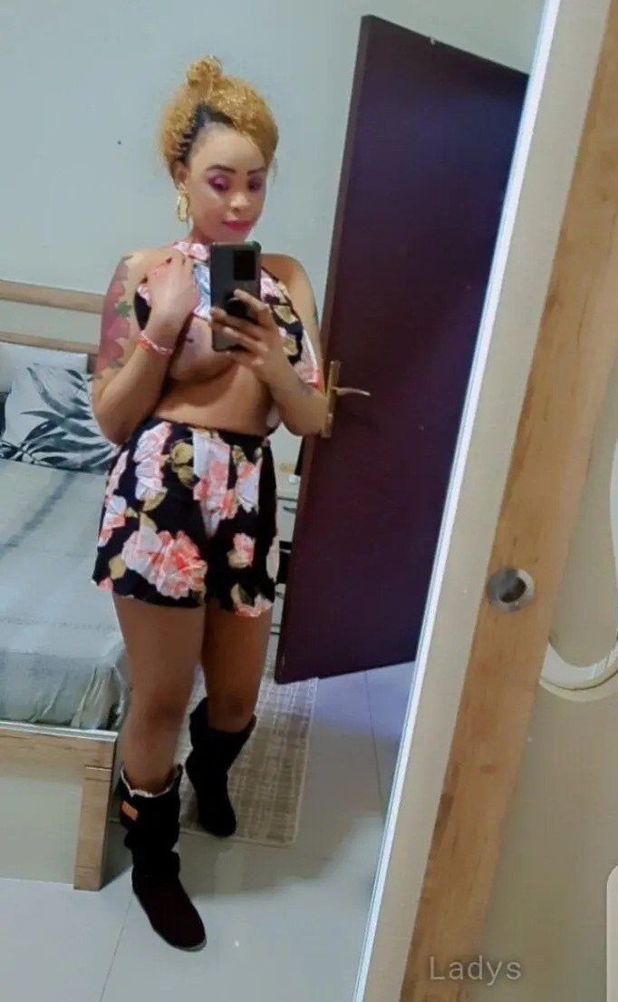 Sally, 27 years brunette escorts in Medina, height 150 sm, Weight kg