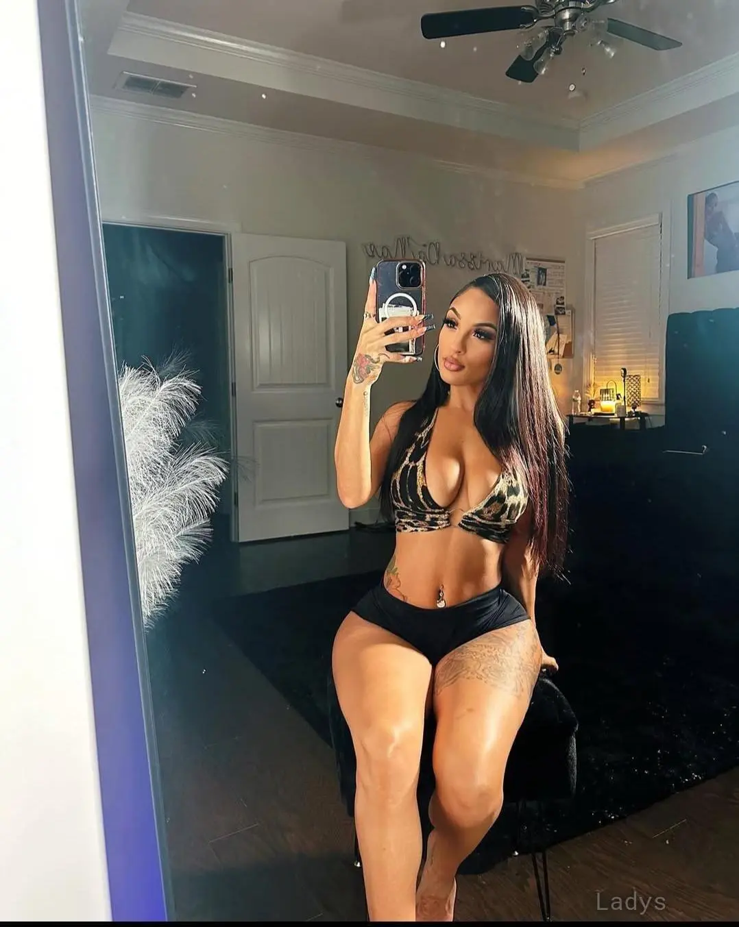 Mira, 25 years brunette escorts in Milan, height 170 sm, Weight  kg