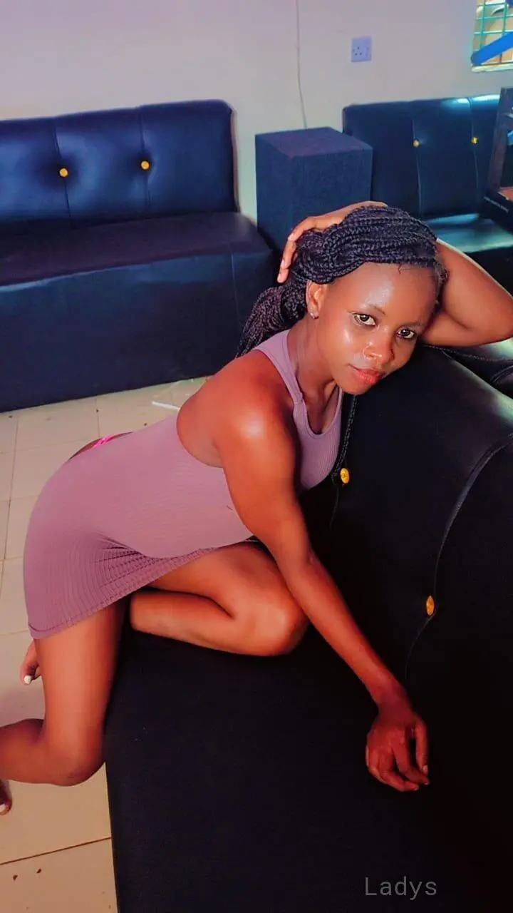 Vovo, 25 years brunette escorts in Mombasa, height 157 sm, Weight  kg