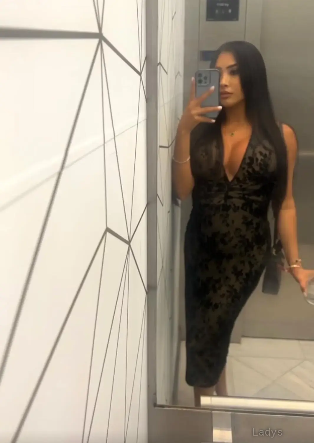 Adriana milan, 21 years brunette escorts in Montreal, height 164 sm, Weight 62 kg