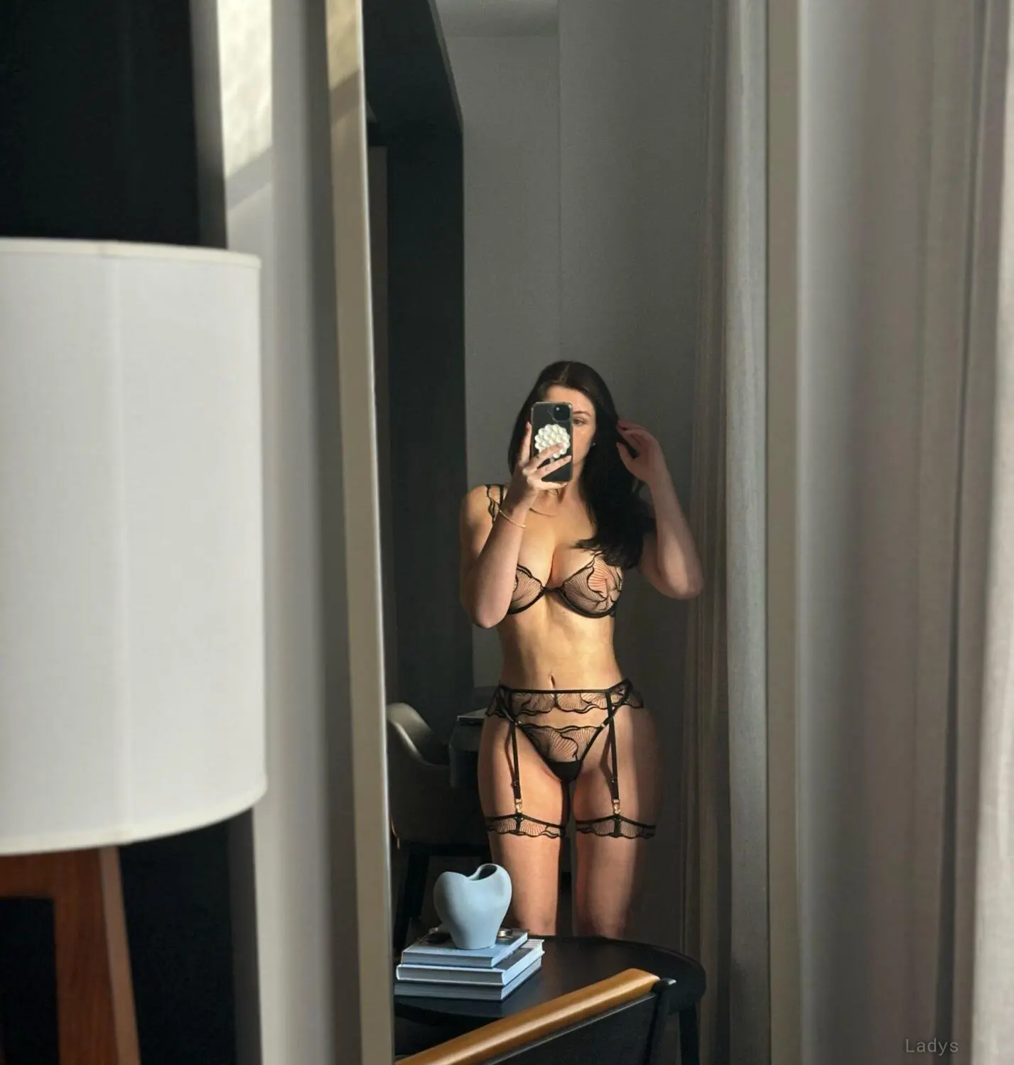Esmeralda, 24 years brunette escorts in Mulhouse, height 174 sm, Weight 68 kg