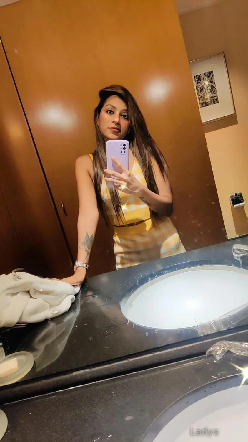 Aliaa, 23 years brunette escorts in Mumbai, height 168 sm, Weight kg