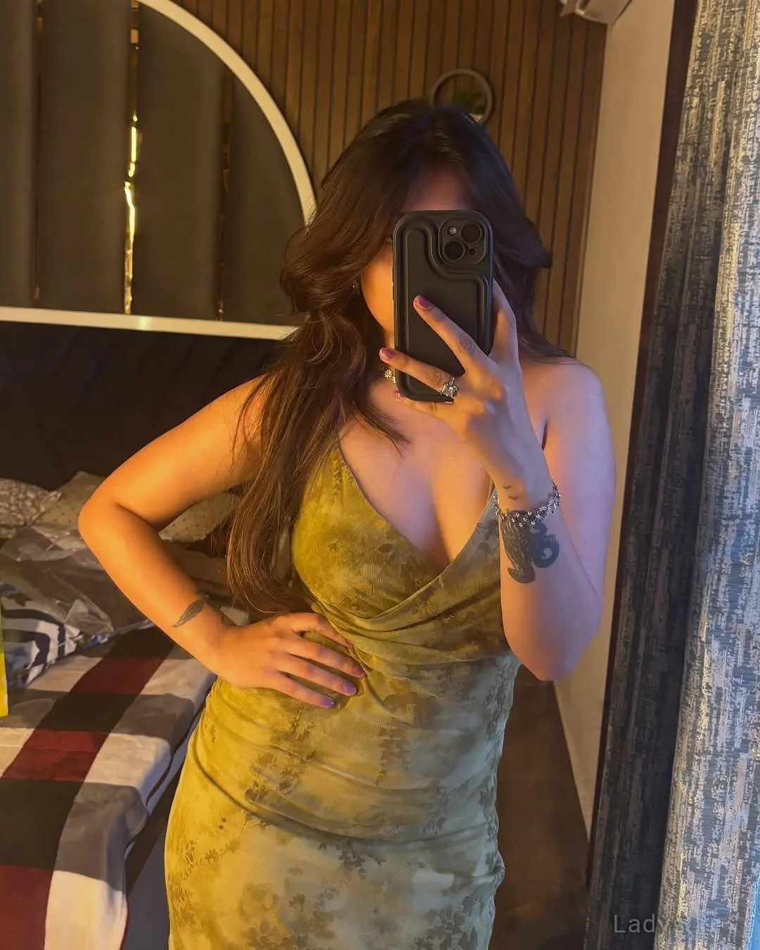 Alisha, 23 years brunette escorts in Mumbai, height 154 sm, Weight  kg