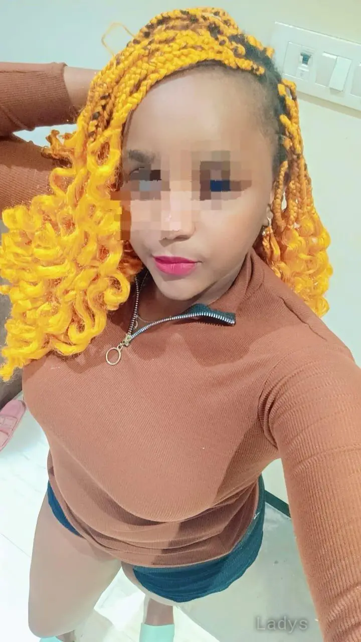 Ama, 23 years brunette escorts in Mumbai, height  sm, Weight  kg