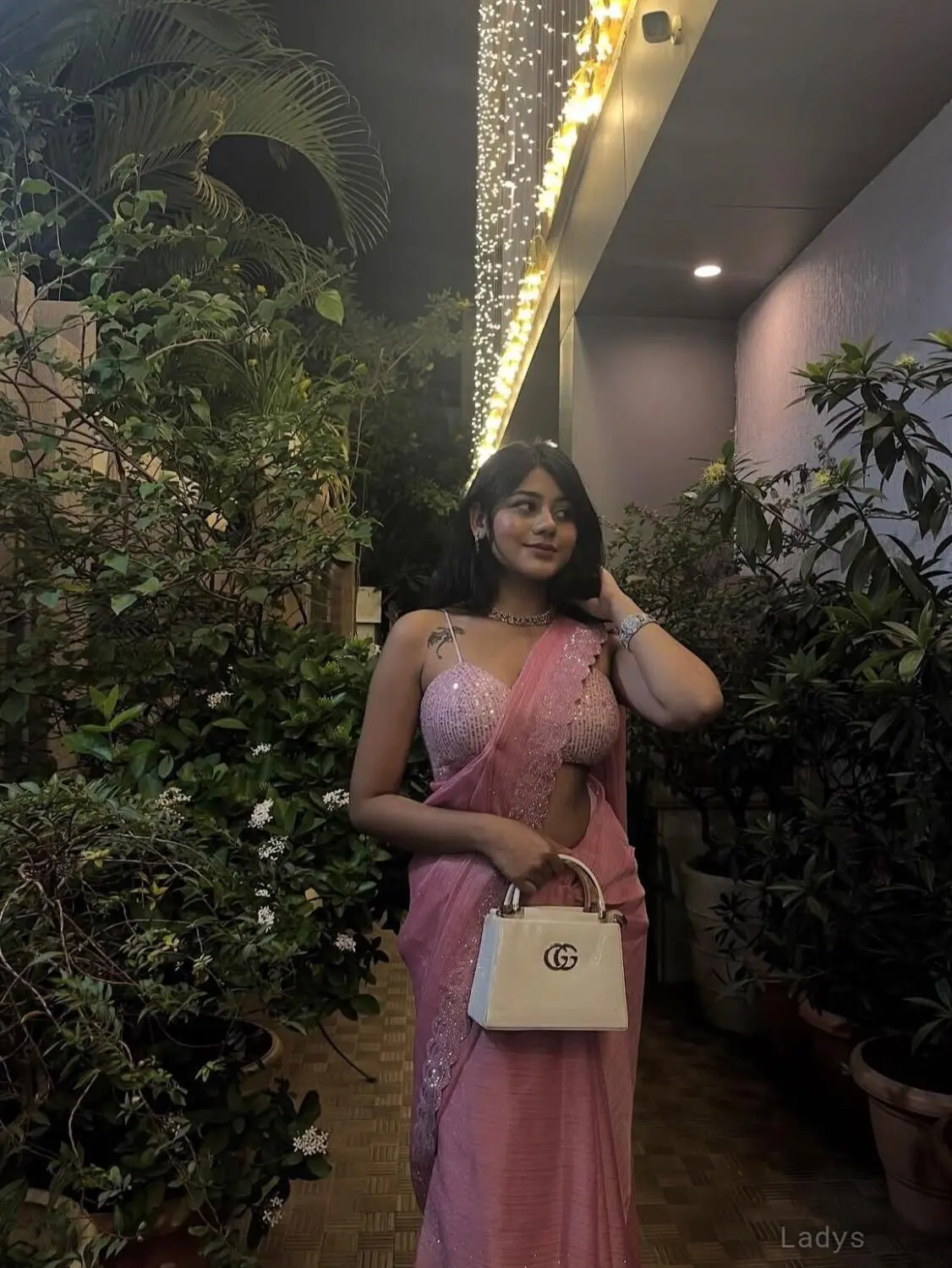 Felicia, 23 years brunette escorts in Mumbai, height 164 sm, Weight  kg