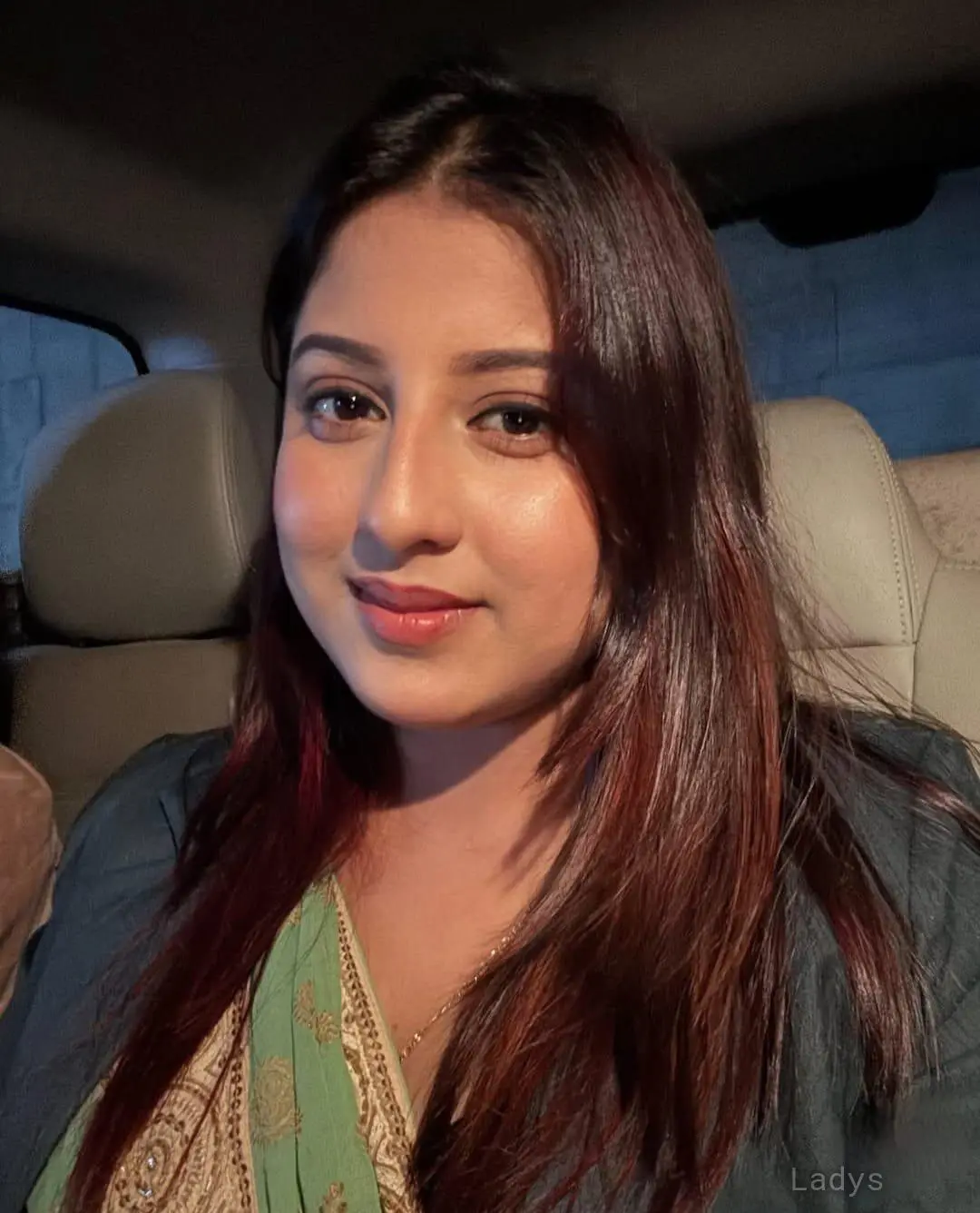 Janvi, 23 years brunette escorts in Mumbai, height 155 sm, Weight  kg