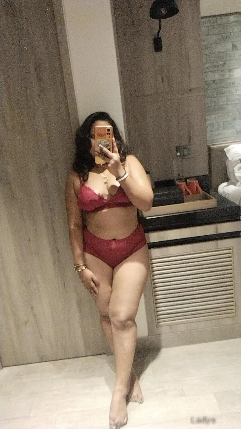 Jiya, 28 years brunette escorts in Mumbai, height 149 sm, Weight  kg