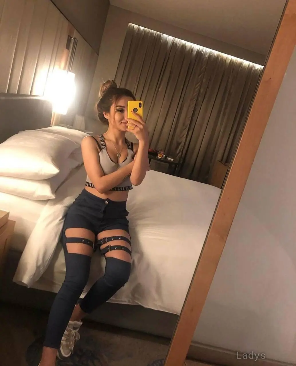 Kiara, 22 years brunette escorts in Mumbai, height 154 sm, Weight kg
