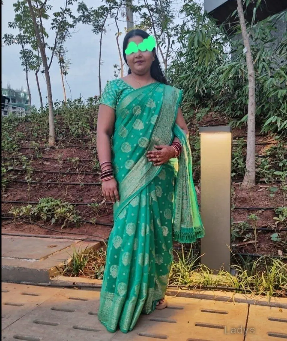 Mahi, 30 years brunette escorts in Mumbai, height 180 sm, Weight  kg