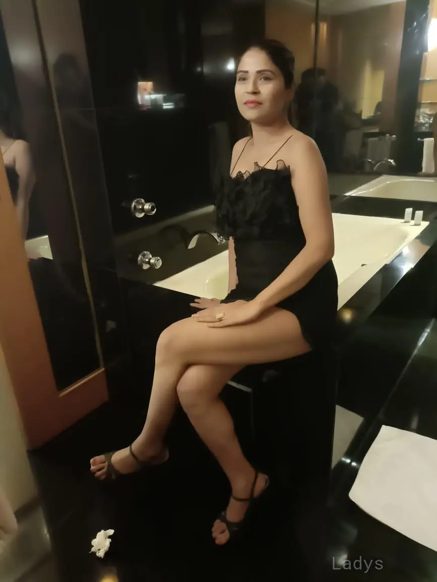 Manvi sarma, 22 years brunette escorts in Mumbai, height 152 sm, Weight kg
