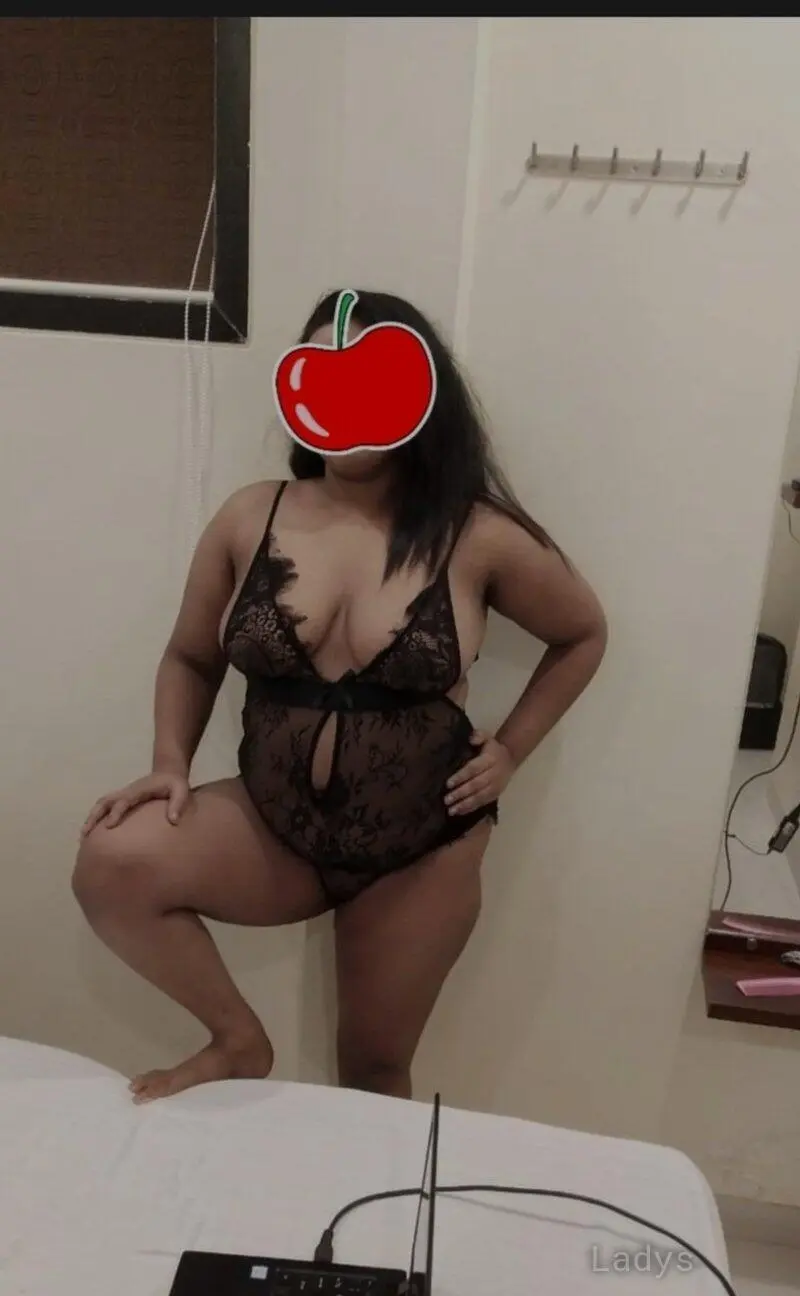Meerab, 28 years brunette escorts in Mumbai, height 155 sm, Weight kg