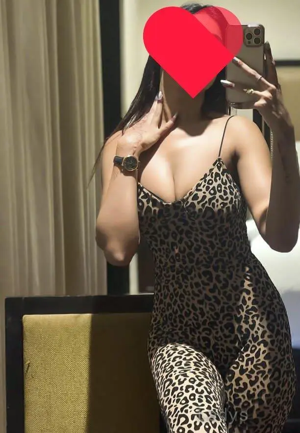 Nilam, 25 years brunette escorts in Mumbai, height 156 sm, Weight kg