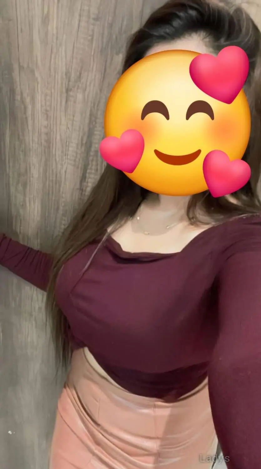 Noya, 24 years brunette escorts in Mumbai, height 154 sm, Weight kg