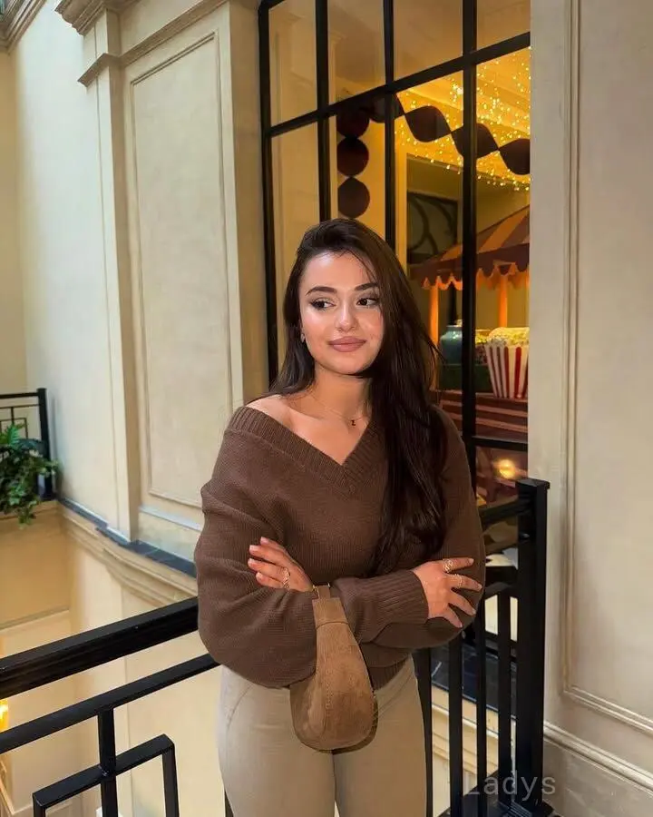Pallavi, 22 years brunette escorts in Mumbai, height 154 sm, Weight  kg