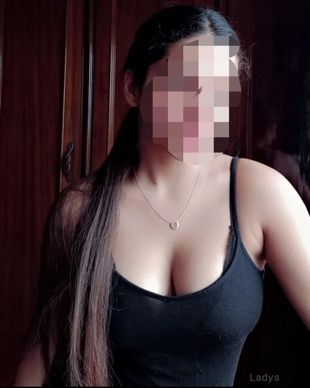 Riya, 23 years brunette escorts in Mumbai, height 165 sm, Weight kg