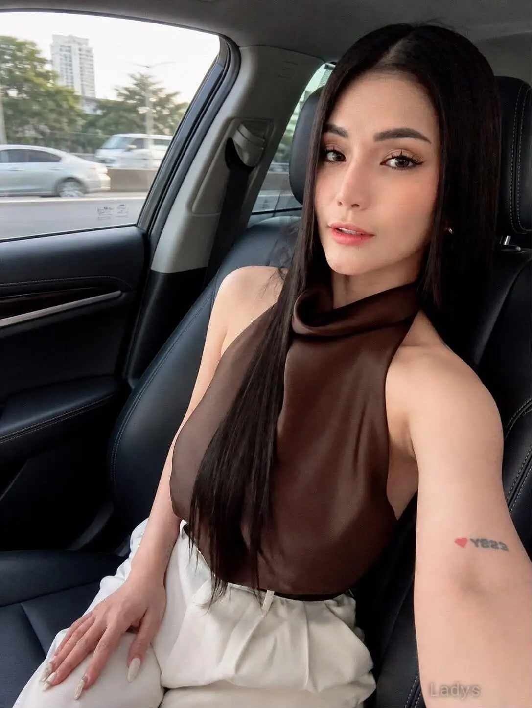 Wildbabe, 24 years brunette escorts in Mumbai, height 164 sm, Weight kg