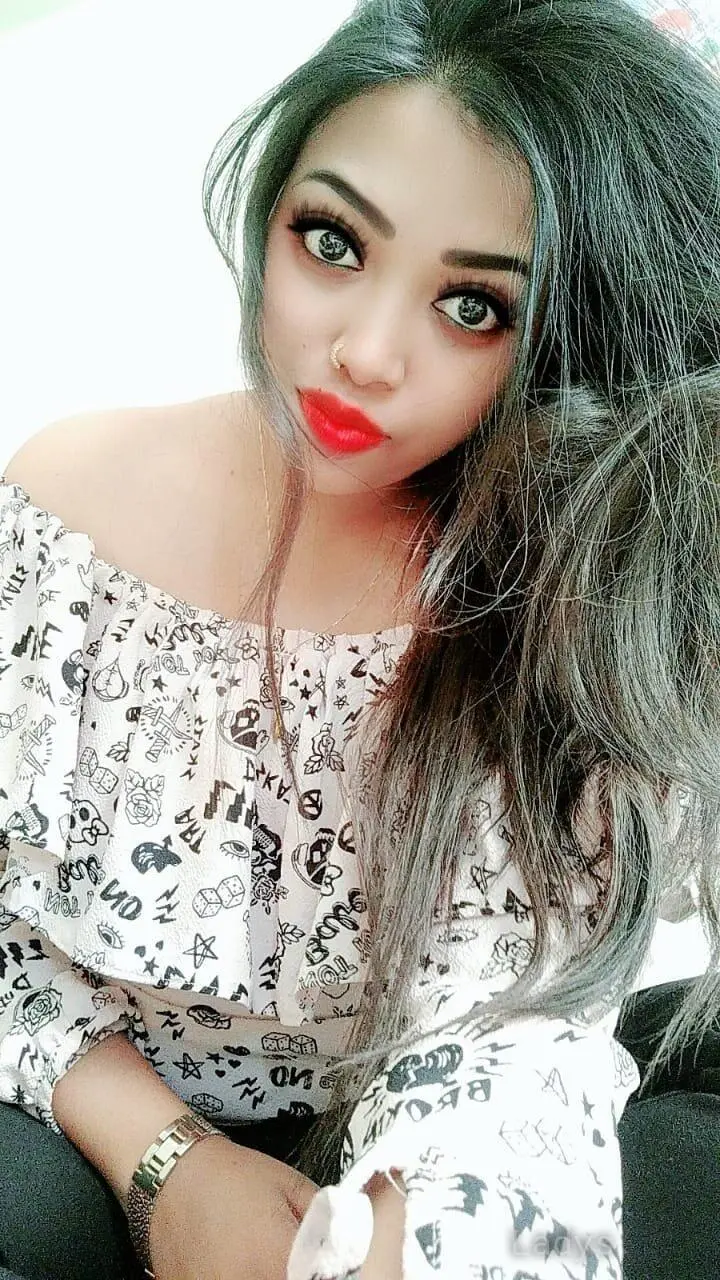 Yogita, 22 years brunette escorts in Mumbai, height 154 sm, Weight  kg