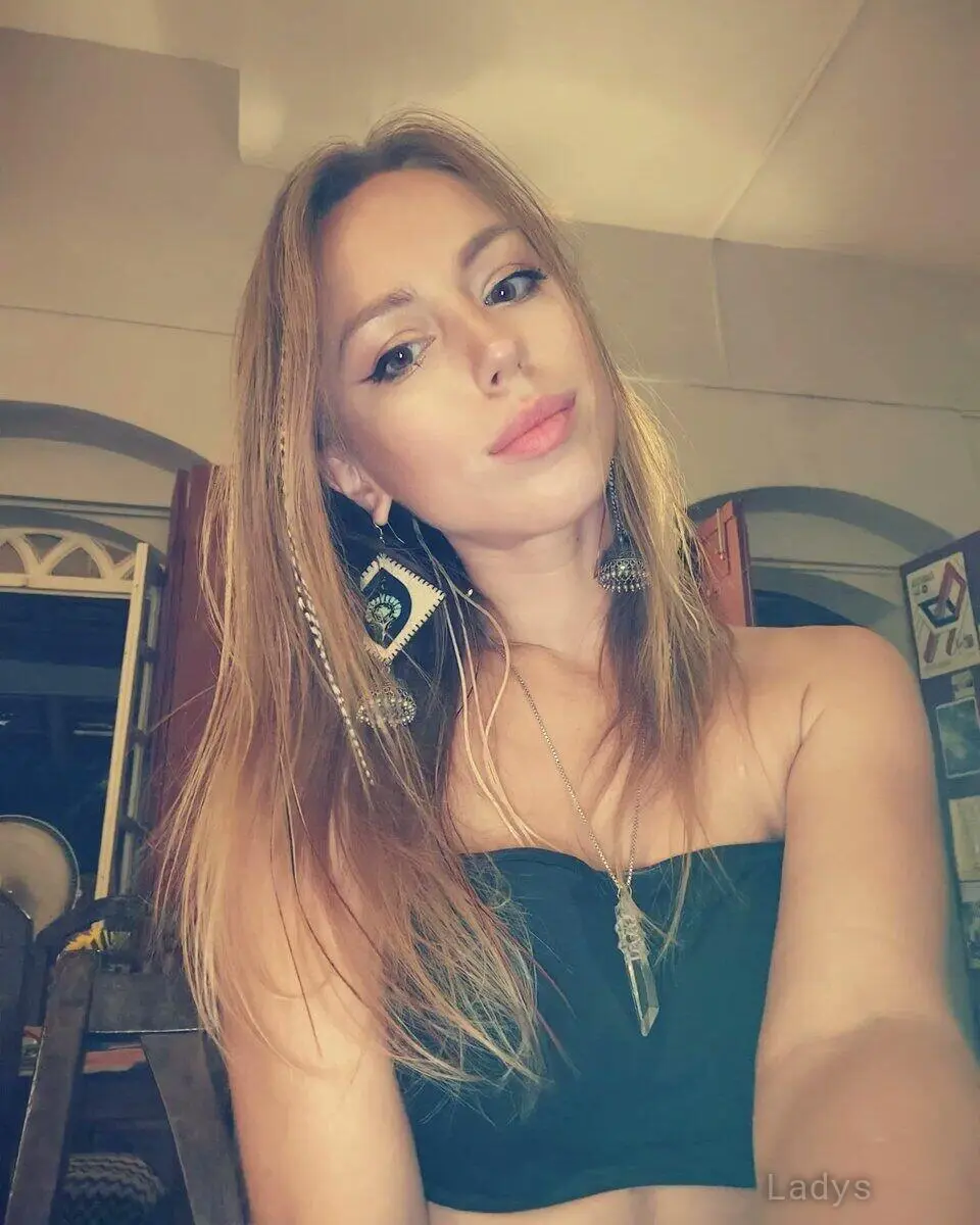 Kiara, 21 years brunette escorts in Munich, height 166 sm, Weight  kg