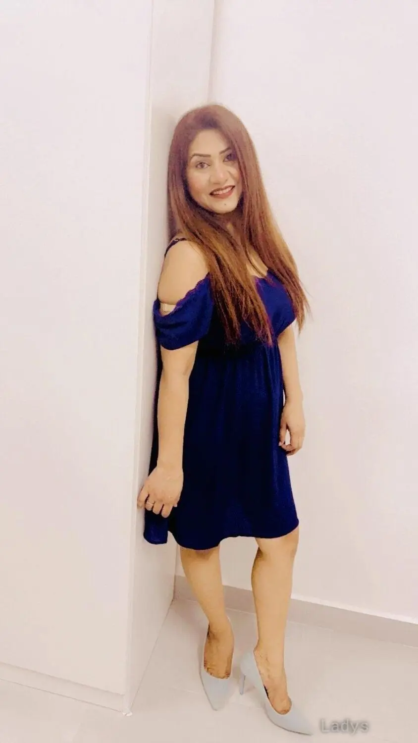 Honey, 25 years brunette escorts in Muscat, height 160 sm, Weight  kg