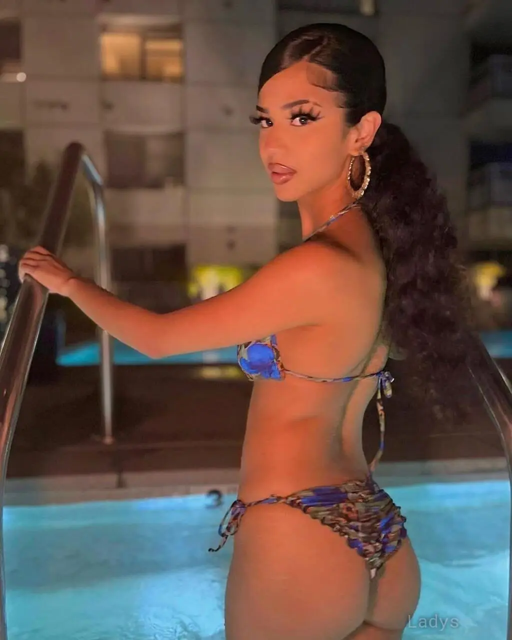Jane, 21 years brunette escorts in Muscat, height 172 sm, Weight kg