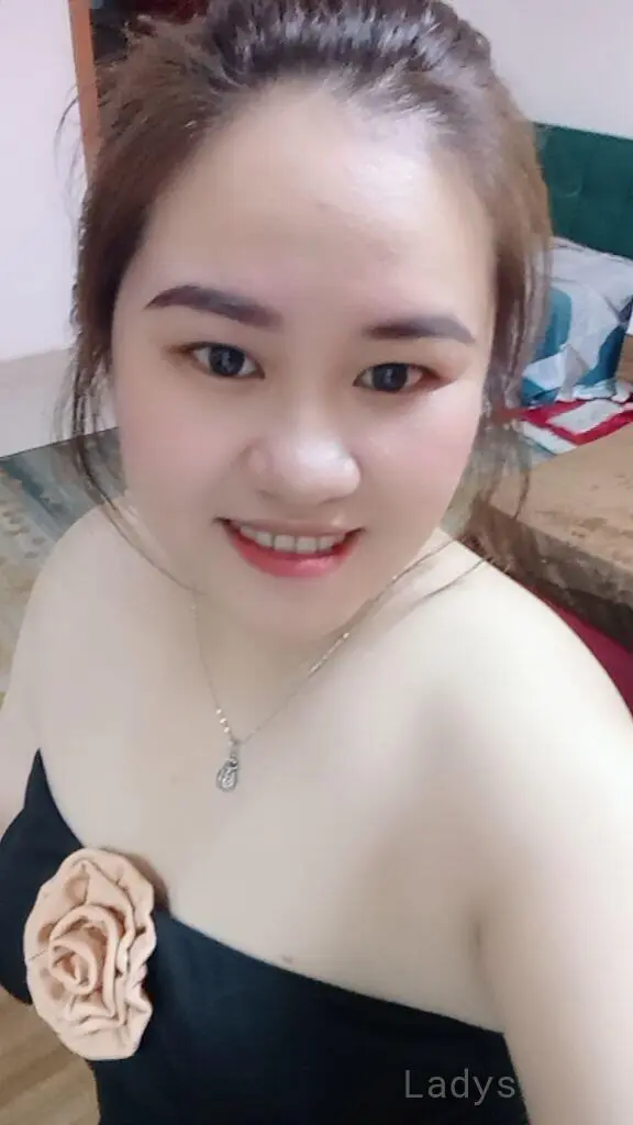 Susi, 24 years brunette escorts in Muscat, height 160 sm, Weight kg