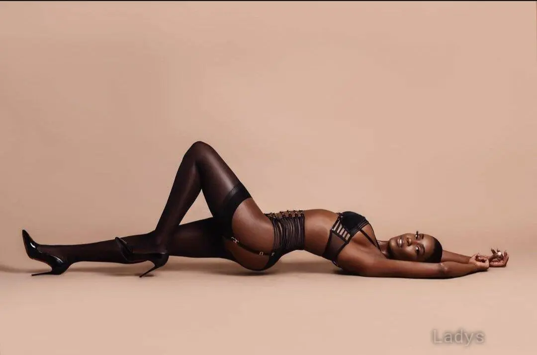 Empress, 25 years brunette escorts in Nairobi, height 173 sm, Weight kg