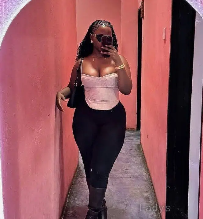 Nasty, 24 years brunette escorts in Nairobi, height  sm, Weight  kg