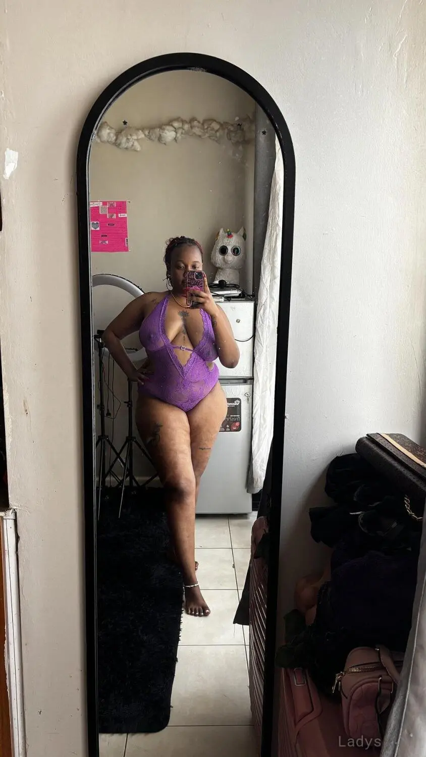 Saffron, 23 years brunette escorts in Nairobi, height 163 sm, Weight kg