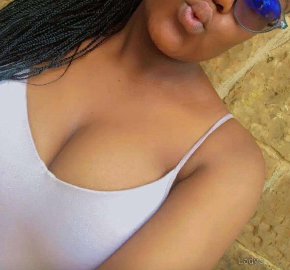 Sexy Sandy, 26 years brunette escorts in Nairobi, height 156 sm, Weight  kg