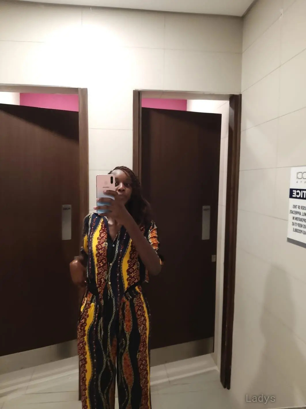 Sonie, 21 years brunette escorts in Nairobi, height sm, Weight kg
