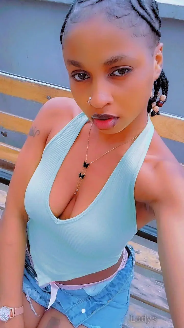 Valentine, 24 years brunette escorts in Nairobi, height 127 sm, Weight  kg