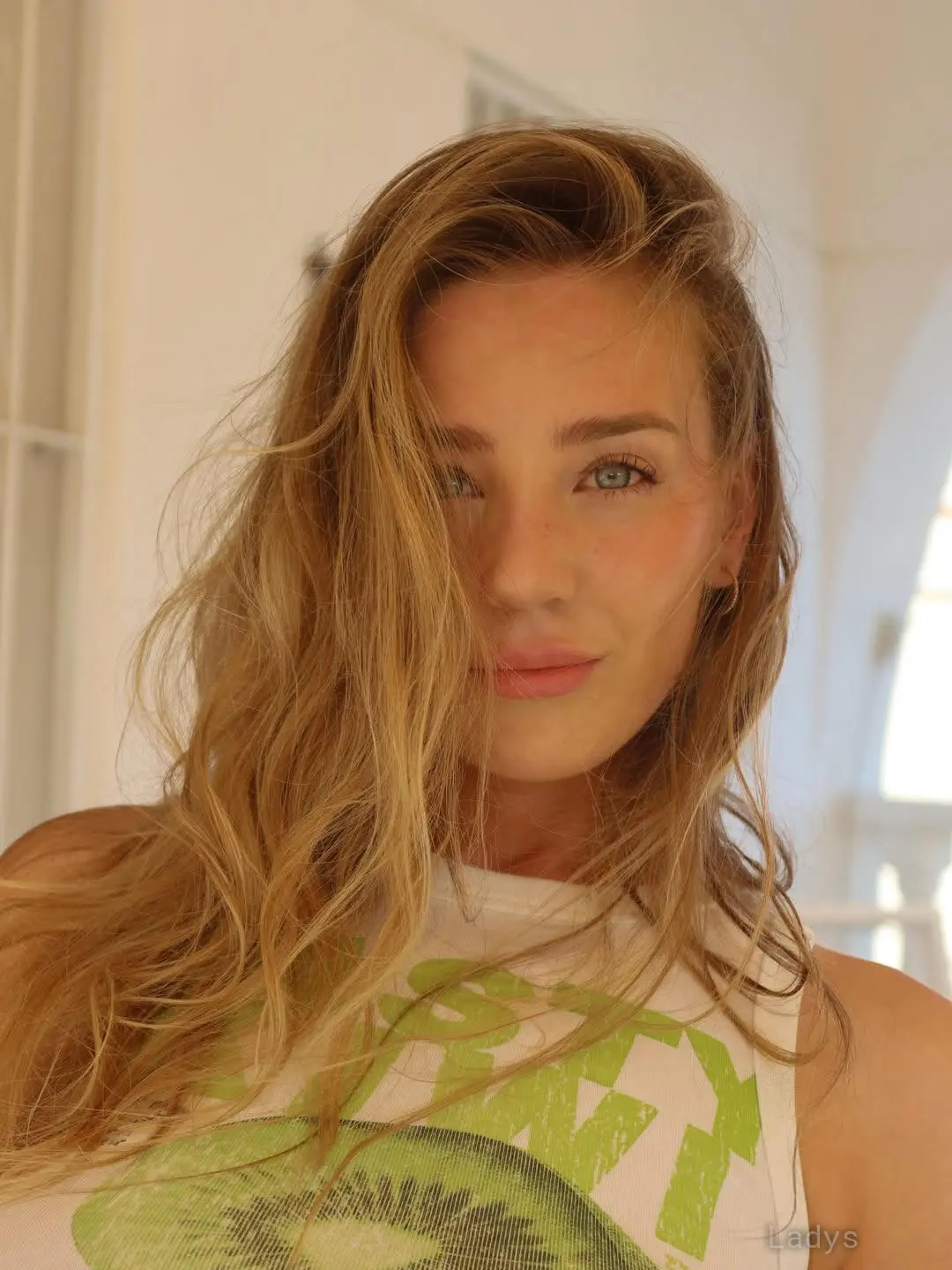 Beth Lily, 27 years brunette escorts in Naples, height 166 sm, Weight 57 kg