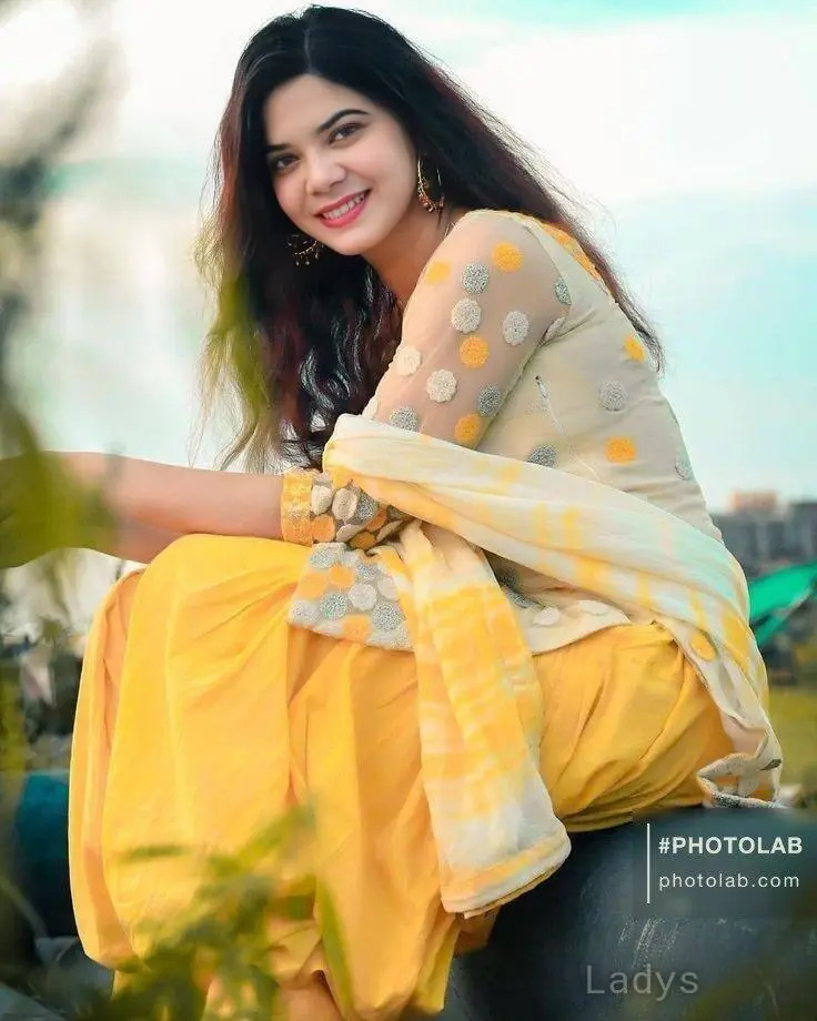 Nashik, 21 years brunette escorts in Nashik, height 154 sm, Weight kg