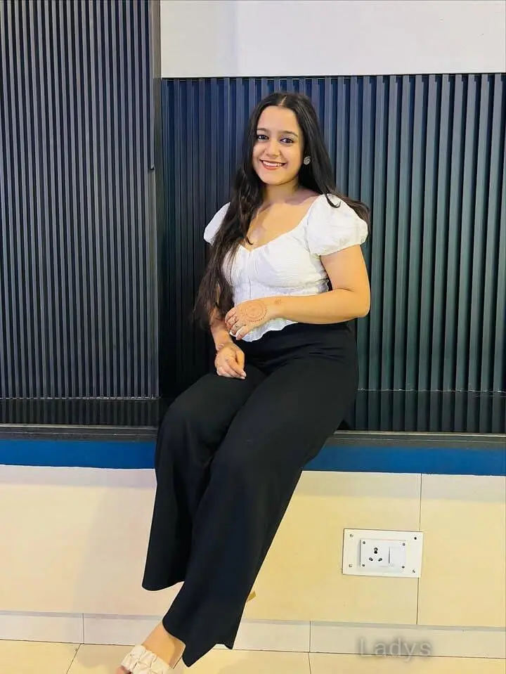 Roshni, years brunette escorts in Nashik, height sm, Weight kg