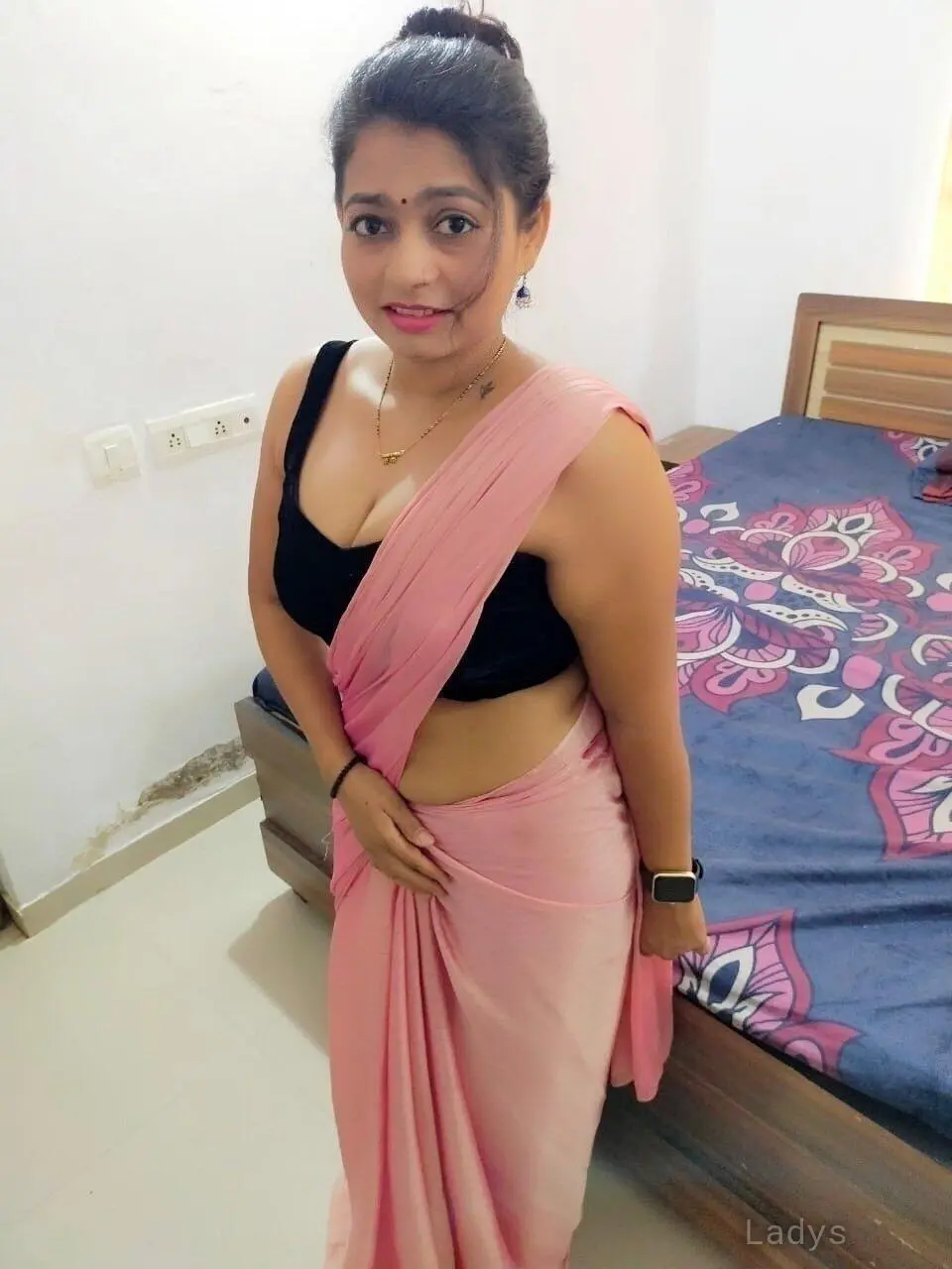 Shreya, 22 years brunette escorts in Nashik, height 165 sm, Weight kg