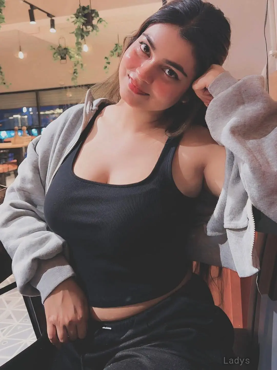 Alisha, 24 years brunette escorts in Navi Mumbai, height 154 sm, Weight  kg