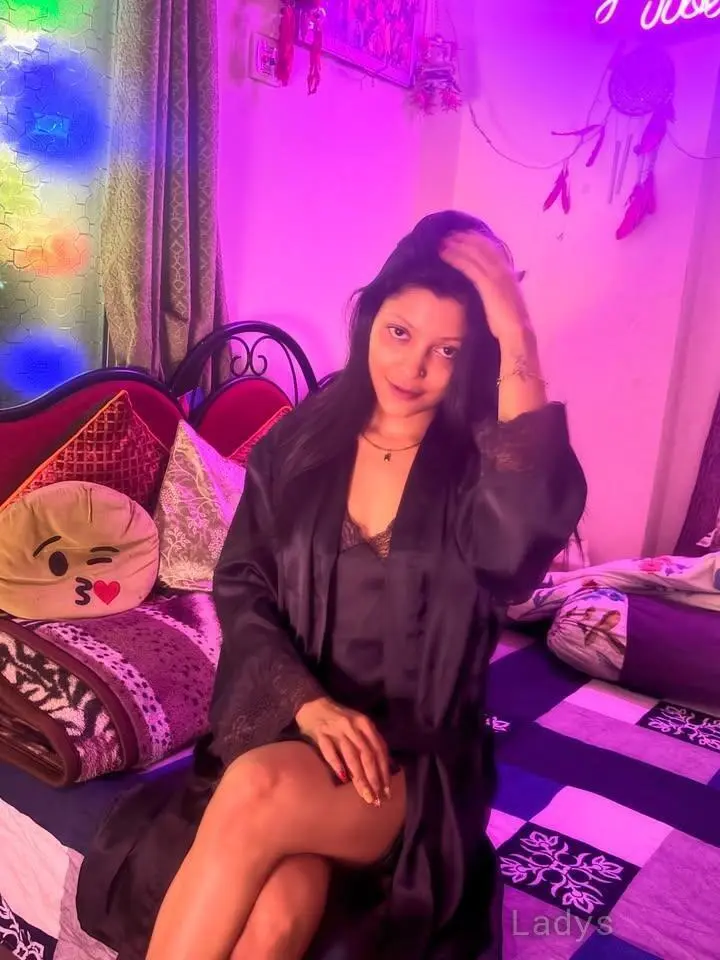 Anushka, 22 years brunette escorts in Navi Mumbai, height 165 sm, Weight kg