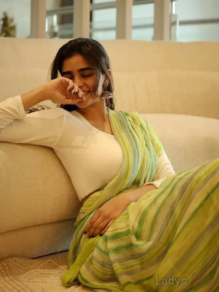 Divya, 21 years brunette escorts in Navi Mumbai, height 165 sm, Weight  kg
