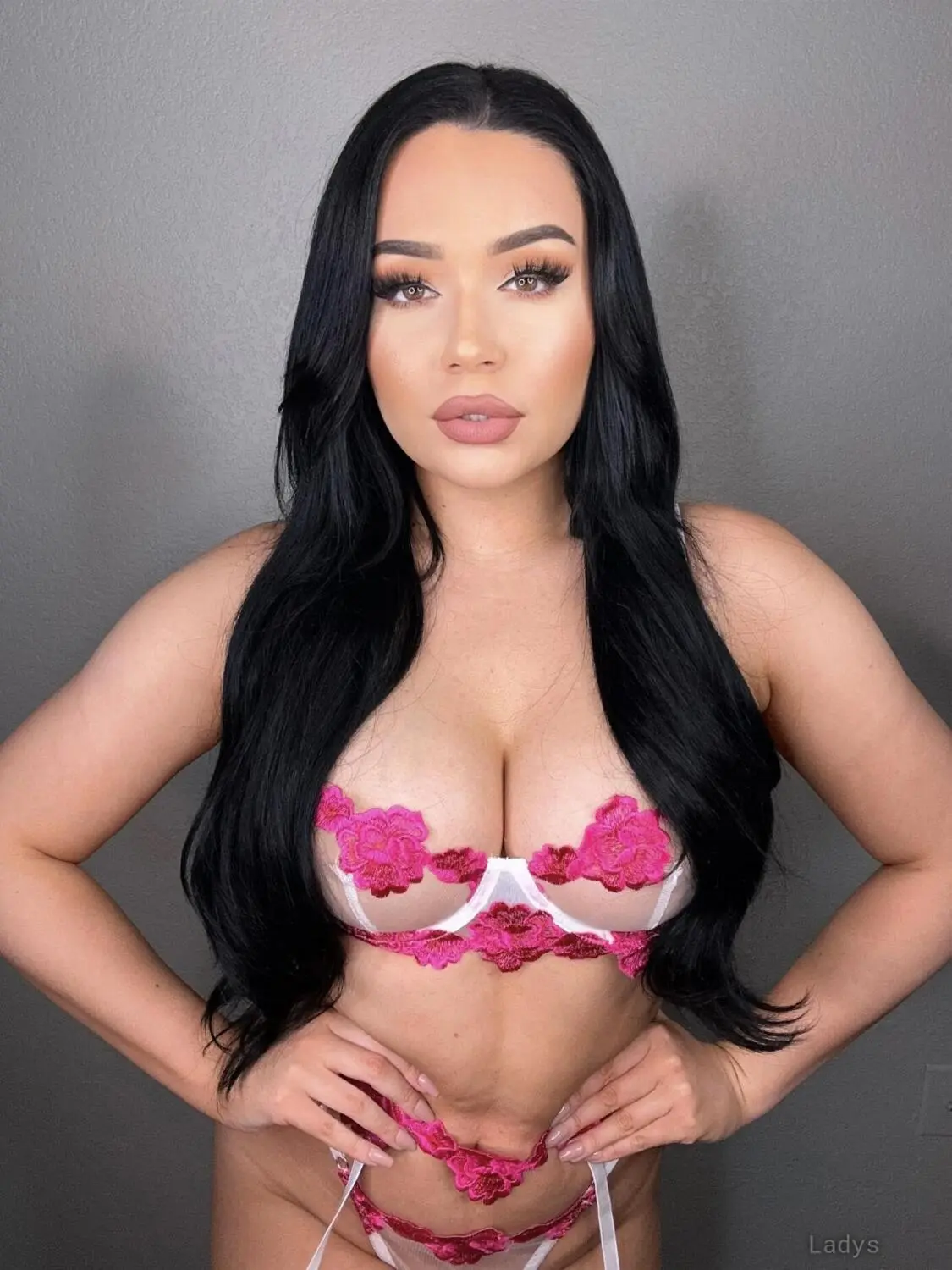 Miajocelyn, 28 years brunette escorts in New York, height 157 sm, Weight 56 kg
