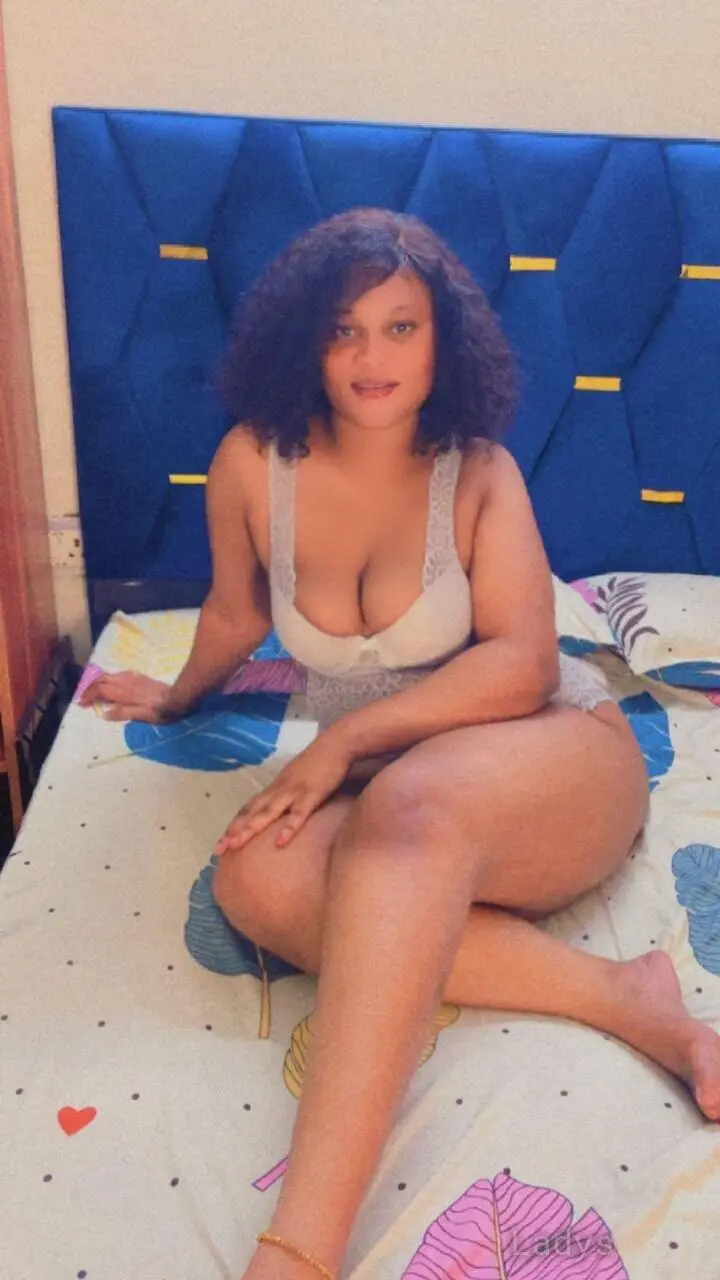 Bibah, 25 years brunette escorts in Noida, height 170 sm, Weight kg