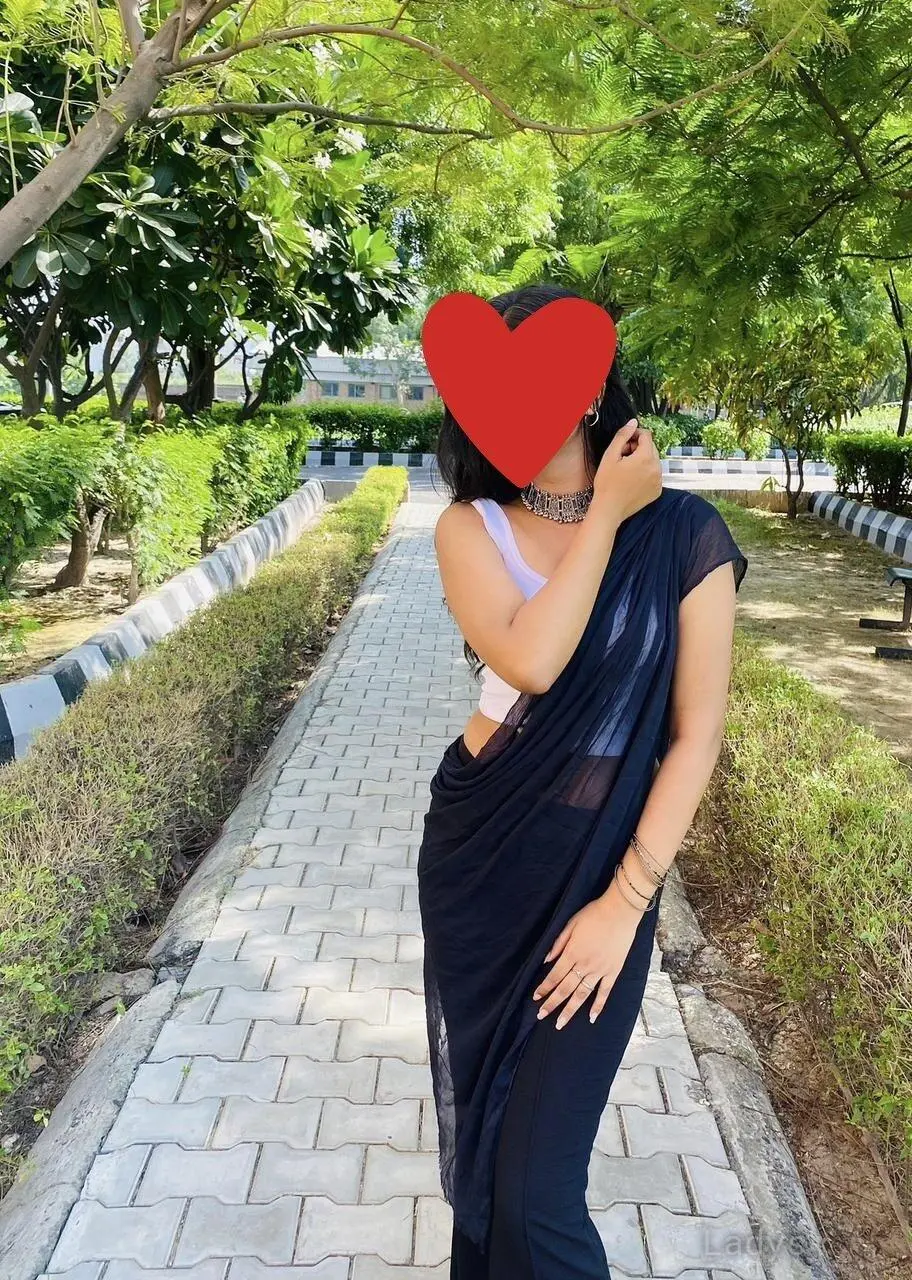 Diana, 22 years brunette escorts in Noida, height 153 sm, Weight  kg