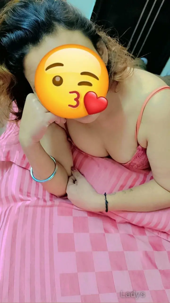 Ella, 24 years brunette escorts in Noida, height 165 sm, Weight  kg