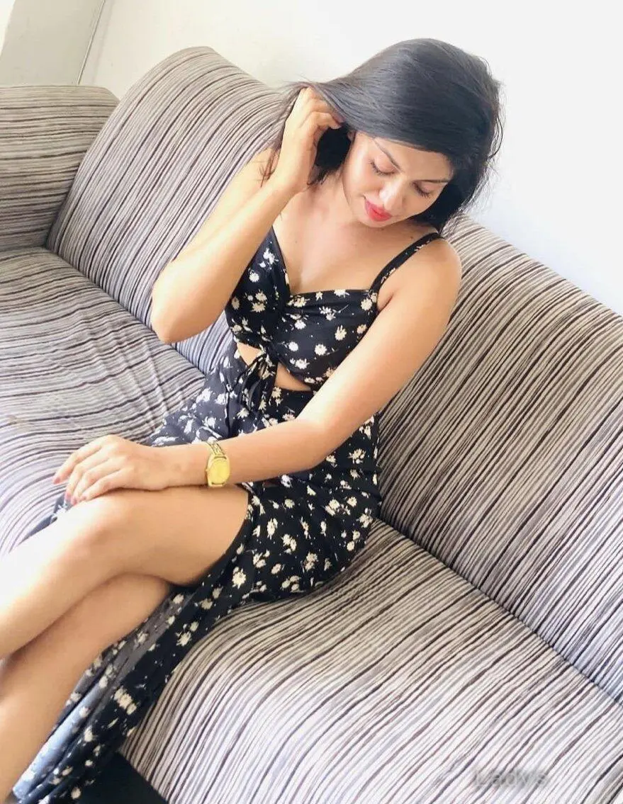 Emilia, 24 years brunette escorts in Noida, height 154 sm, Weight  kg