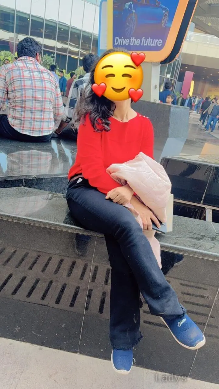Netra, 25 years brunette escorts in Noida, height 172 sm, Weight kg