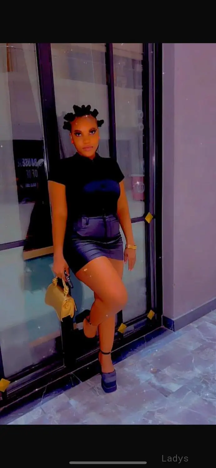 Nora, 24 years brunette escorts in Noida, height 150 sm, Weight  kg