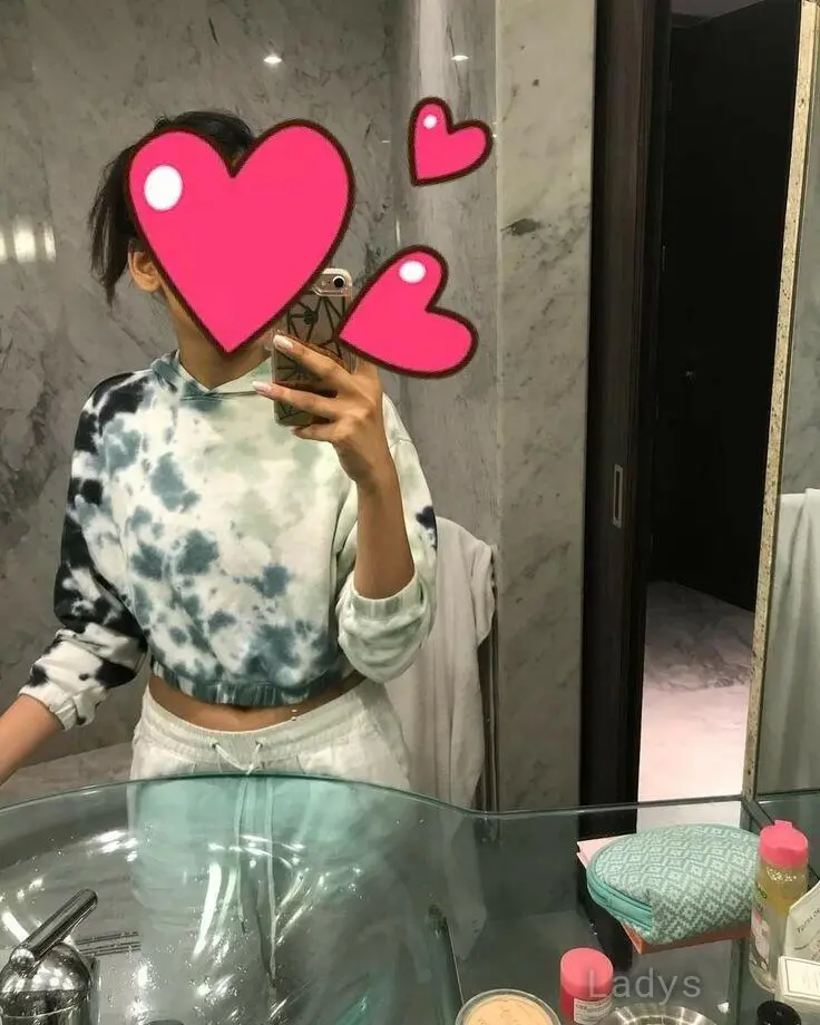 Par, 23 years brunette escorts in Noida, height 168 sm, Weight kg