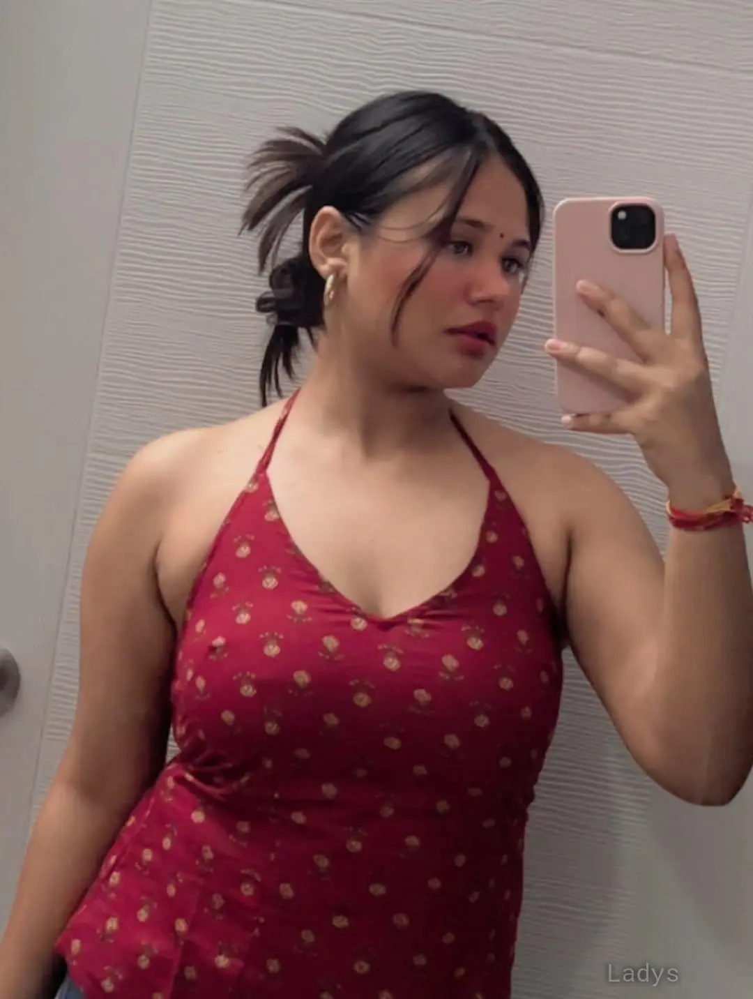Rousy, 22 years brunette escorts in Noida, height 154 sm, Weight kg